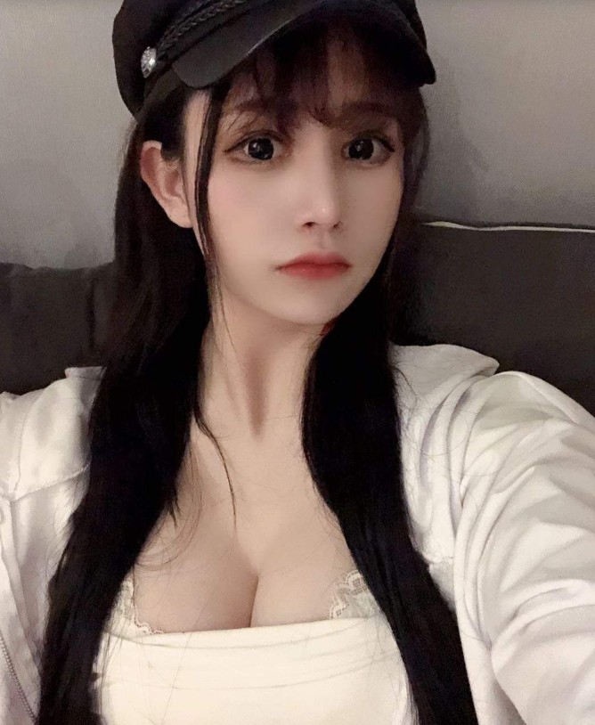 一位可以陪你聊天。帮你推荐妹妹的小姐姐